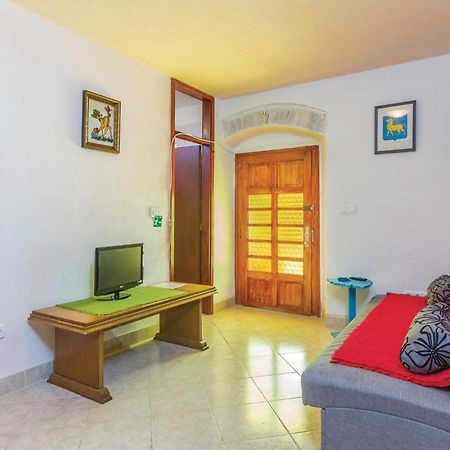 Pet Friendly Apartment In Porec With Wifi Kültér fotó