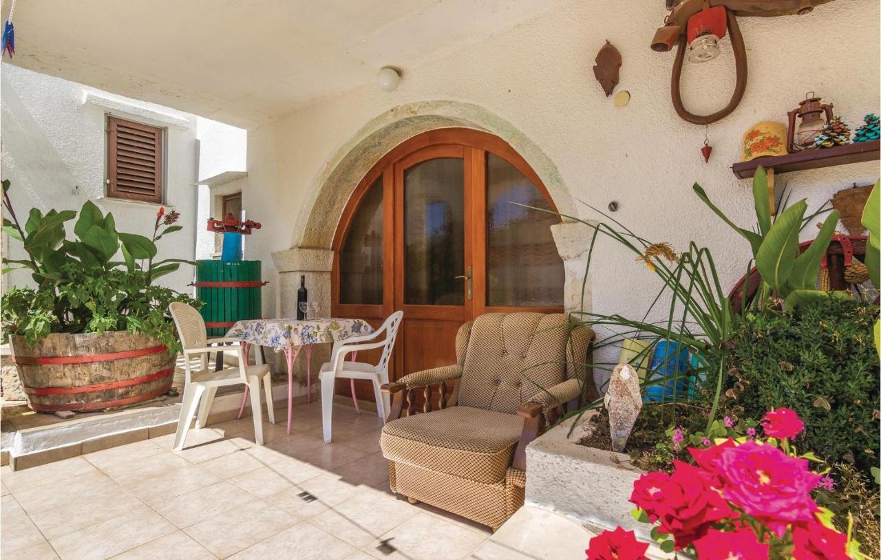 Pet Friendly Apartment In Porec With Wifi Kültér fotó