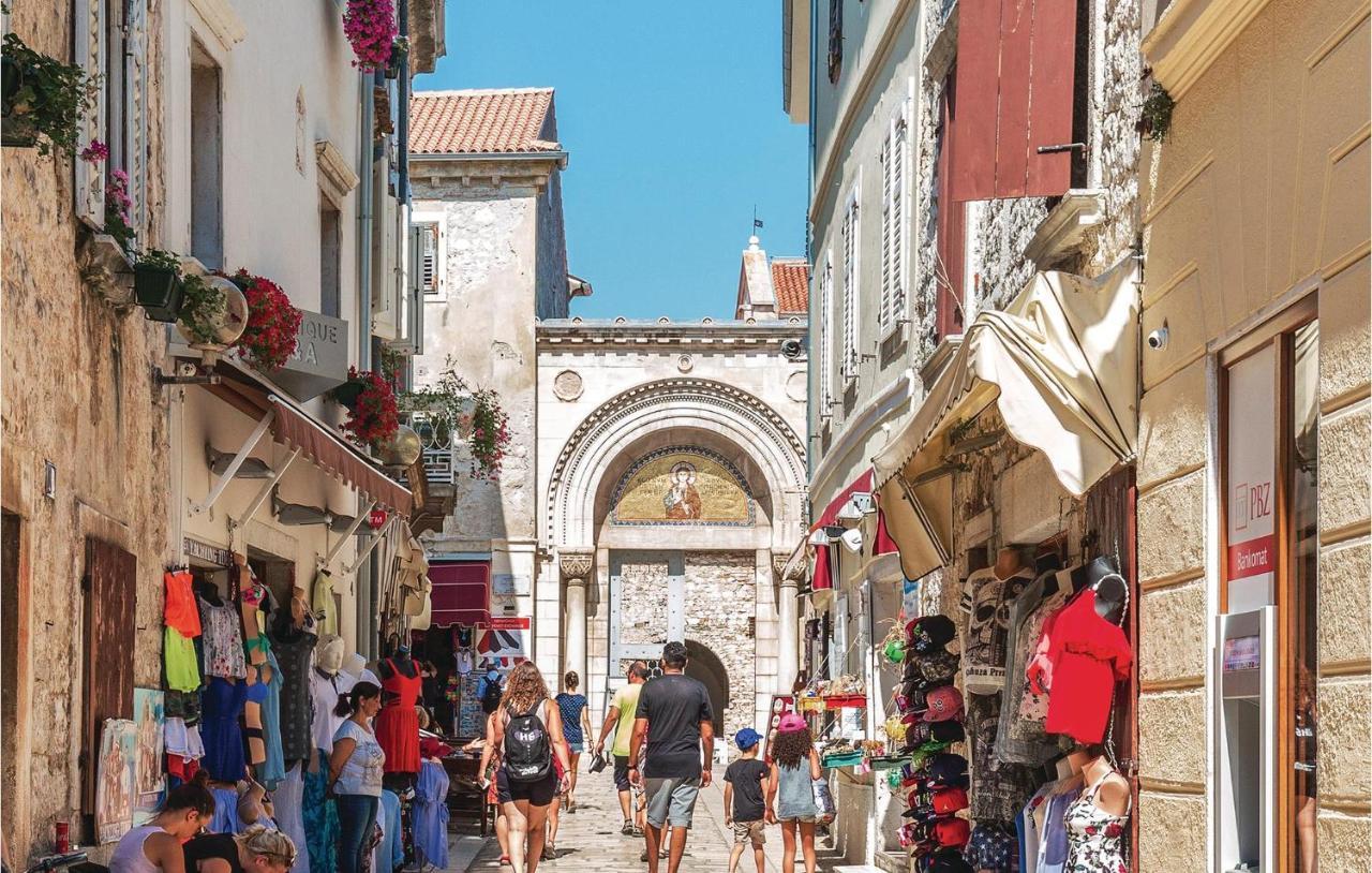 Pet Friendly Apartment In Porec With Wifi Kültér fotó