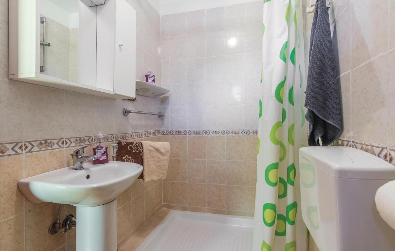 Pet Friendly Apartment In Porec With Wifi Kültér fotó