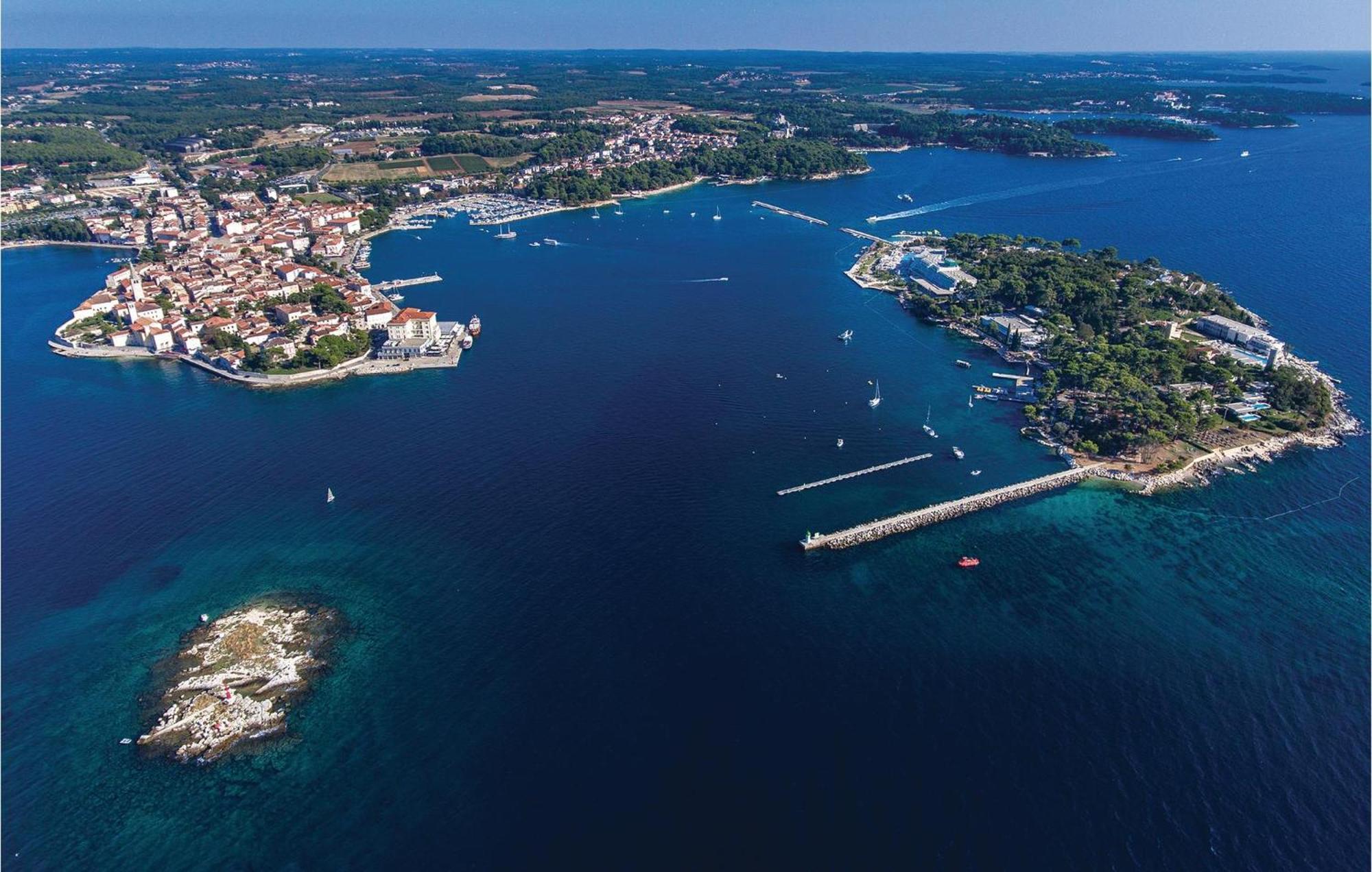 Pet Friendly Apartment In Porec With Wifi Kültér fotó