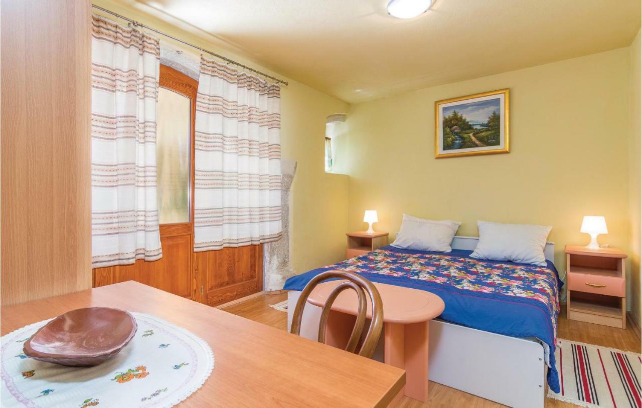 Pet Friendly Apartment In Porec With Wifi Kültér fotó