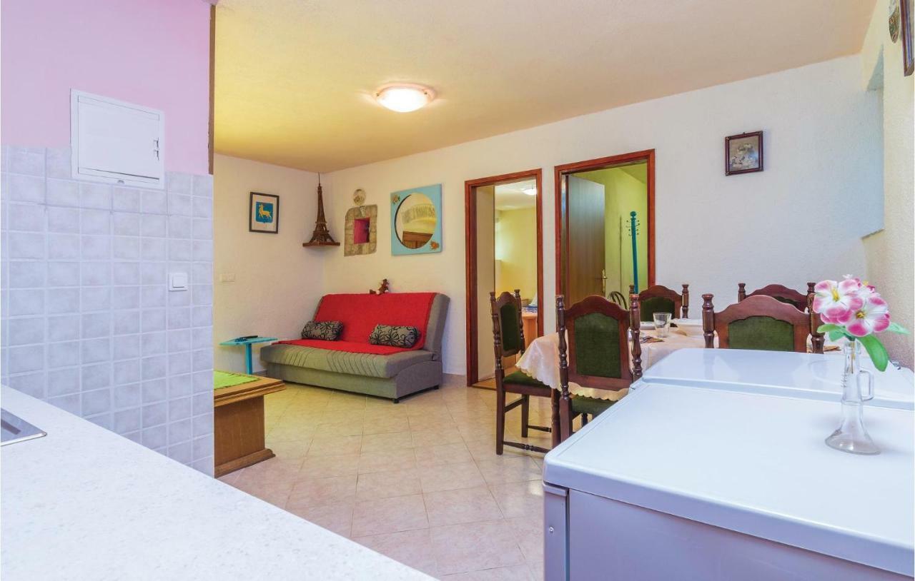 Pet Friendly Apartment In Porec With Wifi Kültér fotó